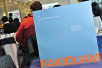 Rakiduam ("El pensamiento" en lengua Mapudungún), es una publicación que reúne por primera vez el trabajo de quince Centros de Excelencia de la U. de Chile