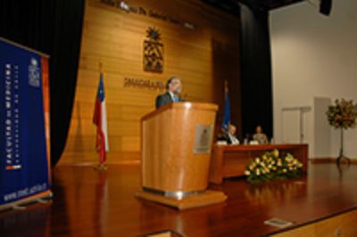 Profesor Manuel Kukuljan, Decano de la Facultad de Medicina de la Universidad de Chile.