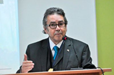 Profesor Javier González refiriéndose a su gestión en el decanato 2007-2014.