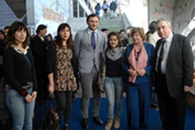 Autoridades del ICEI junto al Rector Ennio Vivaldi y los estudiantes del Instituto de la Comunicación e Imagen.