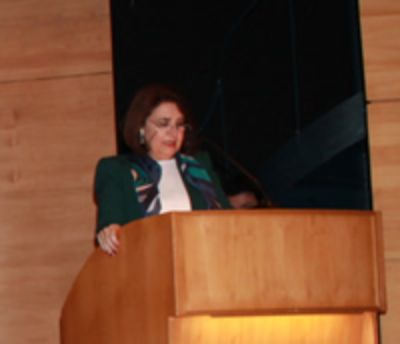 La profesora Maricruz Gómez de la Torre hizo estreno de su nuevo cargo de directora del Departamento de Derecho Privado. Durante 13 años fue directora de Postgrado. 