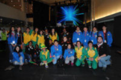 Los alumnos de Robótica II en la competencia en España, junto a la selección de Sudáfrica y Brasil. 
