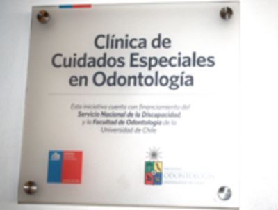 Odontología U Chile contribuye a reducir barreras de acceso a salud de personas con discapacidad