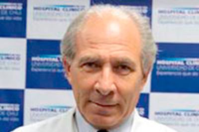 El Dr. Javier Brahm es Médico Cirujano de la Universidad de Chile.