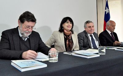 Director del INAP junto a la Ministra del Trabajo, el Rector de la Universidad de Chile y el Presidente de la ANEF. 