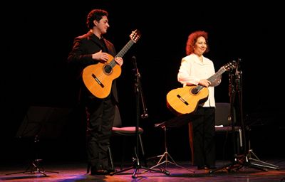 El concierto fue ofrecido por la concertista Ximena Matamoros como solista y, luego, en dueto y cuarteto con sus alumnos Ana María Gómez, Pablo Muñoz, Benjamín González y Moisés Bobadilla.