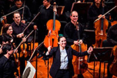 En esta oportunidad la Orquesta Sinfónica estará dirigida por Alejandra Urrutia, una de las pocas directoras de orquesta chilenas.