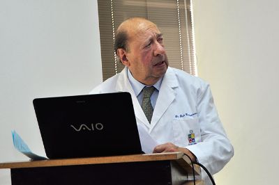 El Dr. Ítalo Campodónico es un  destacado médico dedicado principalmente al tratamiento del climaterio y menopausia. 