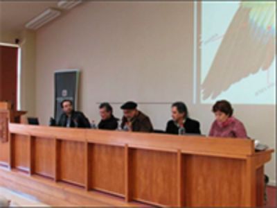 En la conferencia organizada por la Universidad Austral de Chile, el prof. Gonzalo Díaz y Pablo Duarte presentaron la "Propuesta de criterios de meta-valoración académica de la creación artística".
