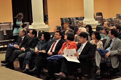Las máximas autoridades de la U. de Chile estuvieron presentes en la ceremonia de inauguración.