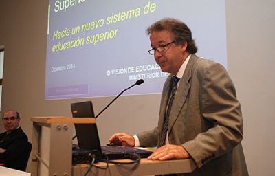 Francisco Martínez, Jefe de la División Superior del Ministerio de Educación expuso sobre los lineamientos centrales de la reforma educacional en el ámbito de la educación superior.