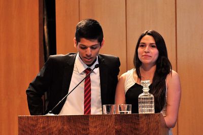 Joseline Jiménez y Freddy Acuña, fueron los estudiantes elegidos para representar a sus compañeros en la ceremonia.