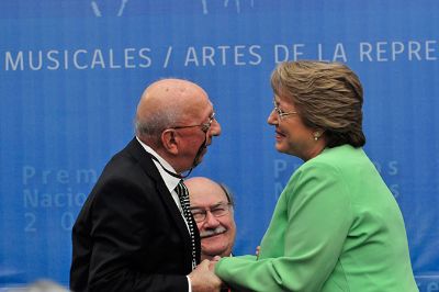 León Schidlowsky, Premio Nacional de Artes Musicales 2014 junto a la Presidenta Bachelet.