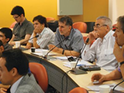 Los Senadores Universitarios escucharon la presentación en la Plenaria del 11 de diciembre de 2014. 