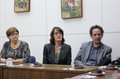 Ana María Tapia Adler, directora del Centro de Estudios Judaicos, Patricia Fuller, embajadora de Canadá en Chile y Óscar Kleinkopf, presidente del Consejo Chileno Israelí 