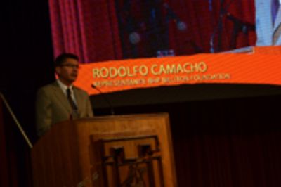 El representante de la BHP Billiton Foundation, Rodolfo Camacho.