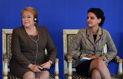La Presidenta Bachelet junto a la ministra de Educación Nacional, Enseñanza Superior e Investigación, Najat Vallaud-Belkacem.
