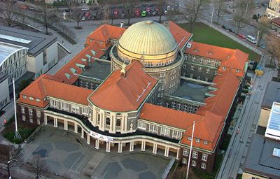 El encuentro se realizó en la Universidad de Hamburgo y busca transformarse en una instancia permanente de debate sobre materias como el acceso a la universidad y la libertad académica, entre otras.