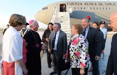El 3 de junio, invitado especialmente por la Presidenta Michelle Bachelet, el Rector Vivaldi se incorporó a la gira presidencial por Europa.