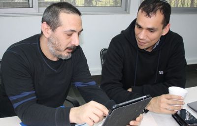 Los investigadores David Gómez, del CIAE; y Pablo Zdrojewski, de la Universidad de Buenos Aires.