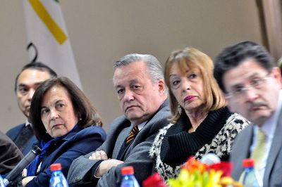 Cecilia Albala -la primera, de izquierda a derecha- participó también como representante de la presidencia en directorio U. de Chile.
