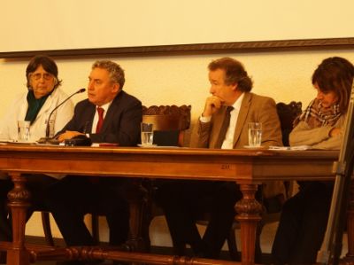 Panel "La Chile de cara a las reformas" en la Facultad de Medicina.