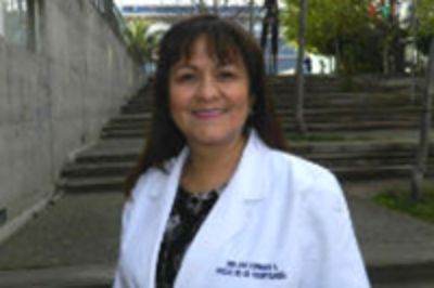 Dra. Iris Espinoza, doctorada en Salud Pública de la ESP.