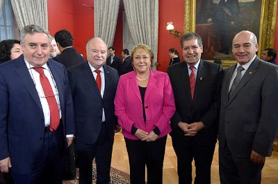 Presidenta Michelle Bachelet encabezó el acto, que contó con la participación de rectores de universidades públicas.