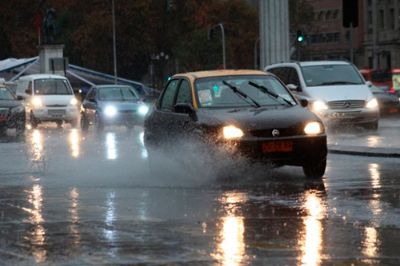 Se espera que en Santiago caigan entre 70 y 130 milímetros de aguas lluvias, cuando en un año normal caen 310mm.