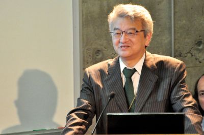 El Profesor Ito es una reconocida autoridad en diversos campos de la economía, siendo uno de los más destacados estudiosos de la macroeconomía de Japón.