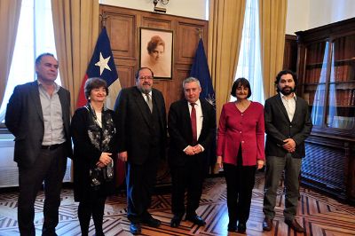 El martes 1 de septiembre el ministro de Educación de Bolivia, Roberto Aguilar, se reunió con el Rector Ennio Vivaldi y un grupo de autoridades universitarias.