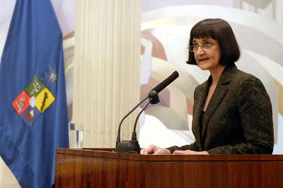Vicerrectora de Asuntos Académicos, Rosa Devés. 