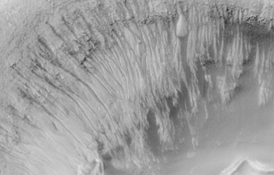 Los trazos en la imagen corresponderían a rastros de los cursos de agua líquida que se encontraría en la superficie marciana.
