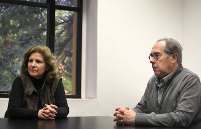 La académica María Isabel Pavez y el arquitecto Emilio Sessa se reunieron para el reciente lanzamiento del libro sobre el proyecto.