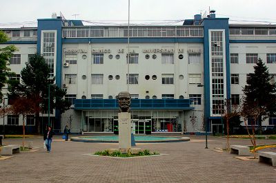 El Centro de Manejo Integral de enfermedades Raras (CEMINER), perteneciente al Hospital Clínico de la U. de Chile, comenzó su funcionamiento en 2005.