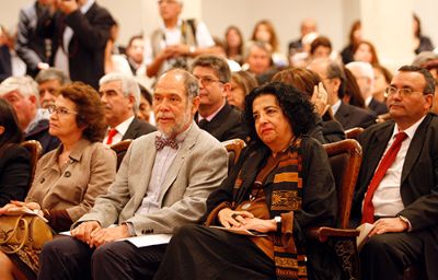 A la actividad asistieron autoridades universitarias como el vicerrector Juan Cortés y la vicerrectora Faride Zeran, además de decanos y miembros del Senado Universitario, entre otros.