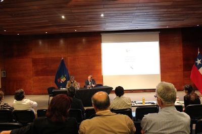 Prof. Cristóbal Holzapfel, presidente del CEv y el prof. Miguel Allende, integrante, fueron los encargados de presentar los cuatro Estudios Técnicos 2015