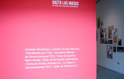 La exhibición "Hasta las masas: diez años de revolución estudiantil" se extenderá hasta el 15 de enero en la Facultad de Artes.
