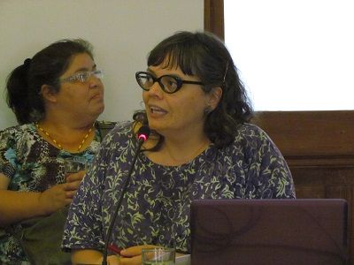 Paola Méndez, secretaria de la Asociación de Funcionarios, relató la situación de la Facultad de Medicina ante el Senado.