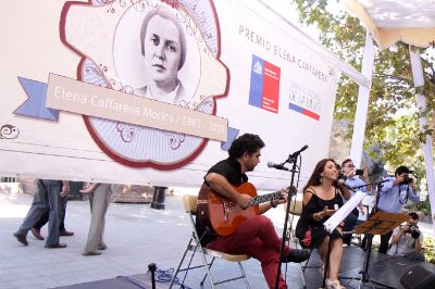 La actividad contó con una intervención musical a cargo de los artistas Francisco Villa y Patricia Carmona. 