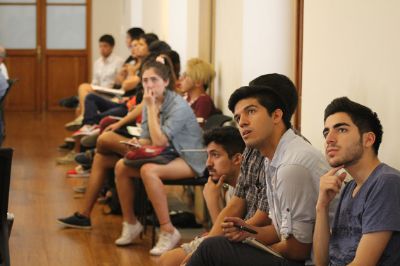 Numerosos estudiantes de INAP asistieron a la sesión del Senado Universitario.