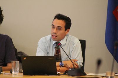 Senador Daniel Burgos, representante del estamento de funcionarios.