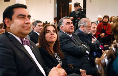 Participaron además a este encuentro parlamentarios y autoridades de gobierno, entre ellos, el jefe de la DIVESUP, Francisco Martínez, quien asistió en representación de la ministra de Educación. 