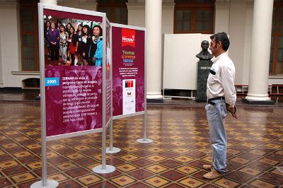 Entre el 2 y el 13 de mayo se podrá visitar la exposición sobre la participación social de la mujer en el país, en la Casa Central de la Universidad.