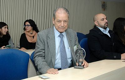 El director general del Hospital Clínico de la Universidad de Chile, doctor Jorge Hasbún, recibió la distinción a nombre de la institución.