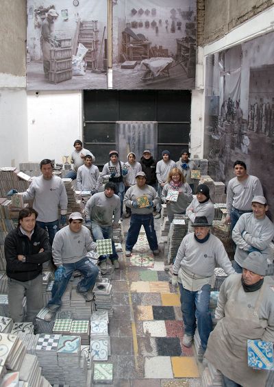 El curso socializará el oficio de fabricación de baldosas decorativas, desarrollado por los artesanos de Baldosas Córdova.