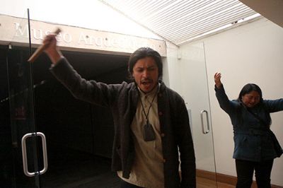 "Wenu Pelon: Portal de luz" es el nombre de la muestra que está en el Museo Arqueológico de Santiago y que abrió, de la mano de su curador, Francisco Huichaqueo, la ruta "La Ciudad Indígena".