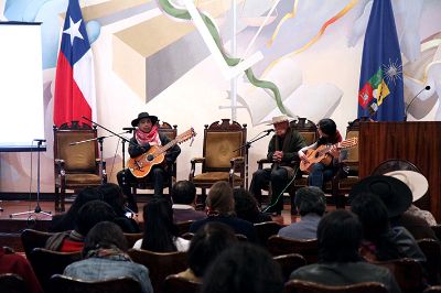 El jueves 1 de septiembre fue el turno de los cantores a lo poeta que se reunieron en el Salón de Honor en el "Reencuentro de la paya con la Universidad".