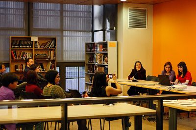 Durante cuatro meses estudiantes de diferentes carreras vivieron la experiencia de integrarse a los equipos profesionales del Archivo en el resguardo y la puesta en valor del patrimonio U.de Chile.
