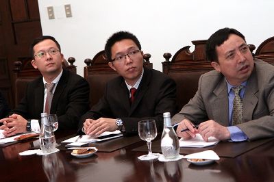 Los representantes de la Universidad de Jinan expresaron su interés en el desarrollo de vínculos en el área de ciencias químicas, farmacología, alimentos, comercio y humanidades.